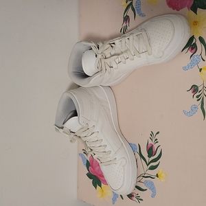 White Puma Sneaker Size 8